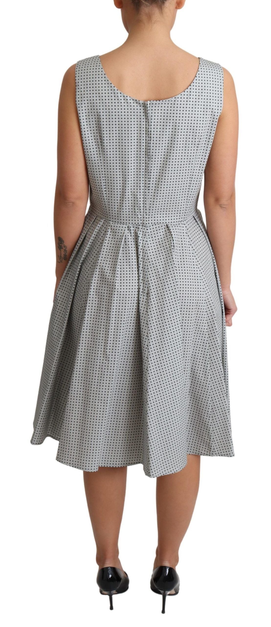 Vestido elegante de lunares sin mangas de corte A