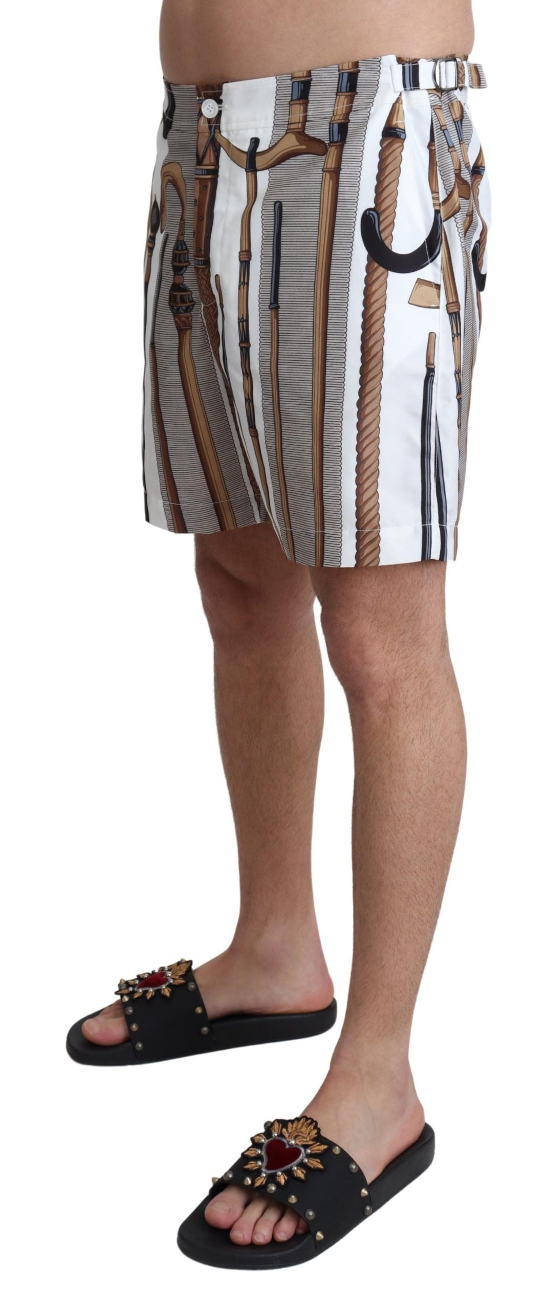 Elegantes shorts de baño blancos y multicolor