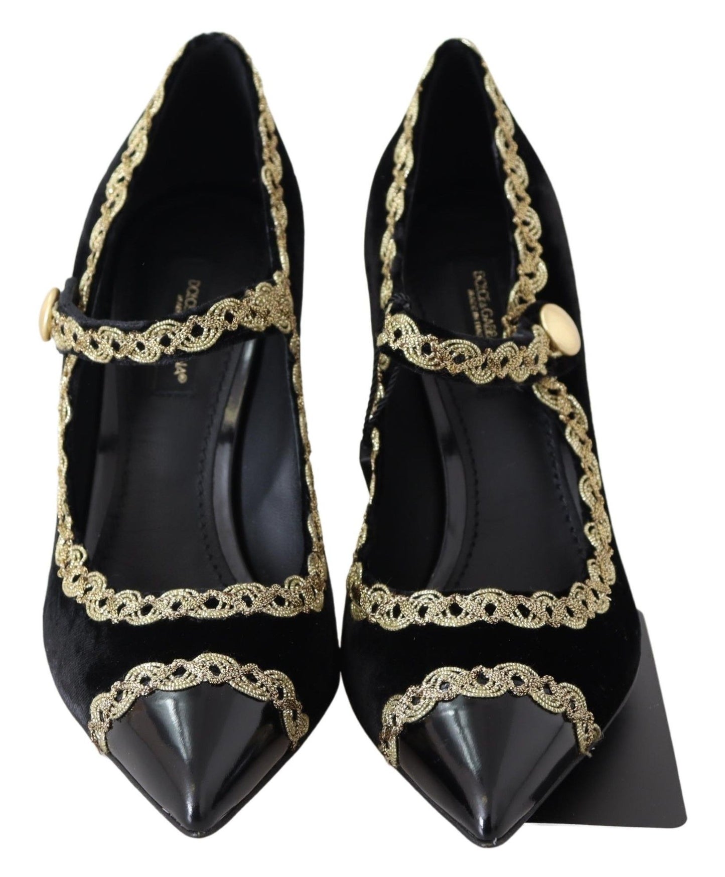Elegantes zapatos de tacón de terciopelo con bordados de charol