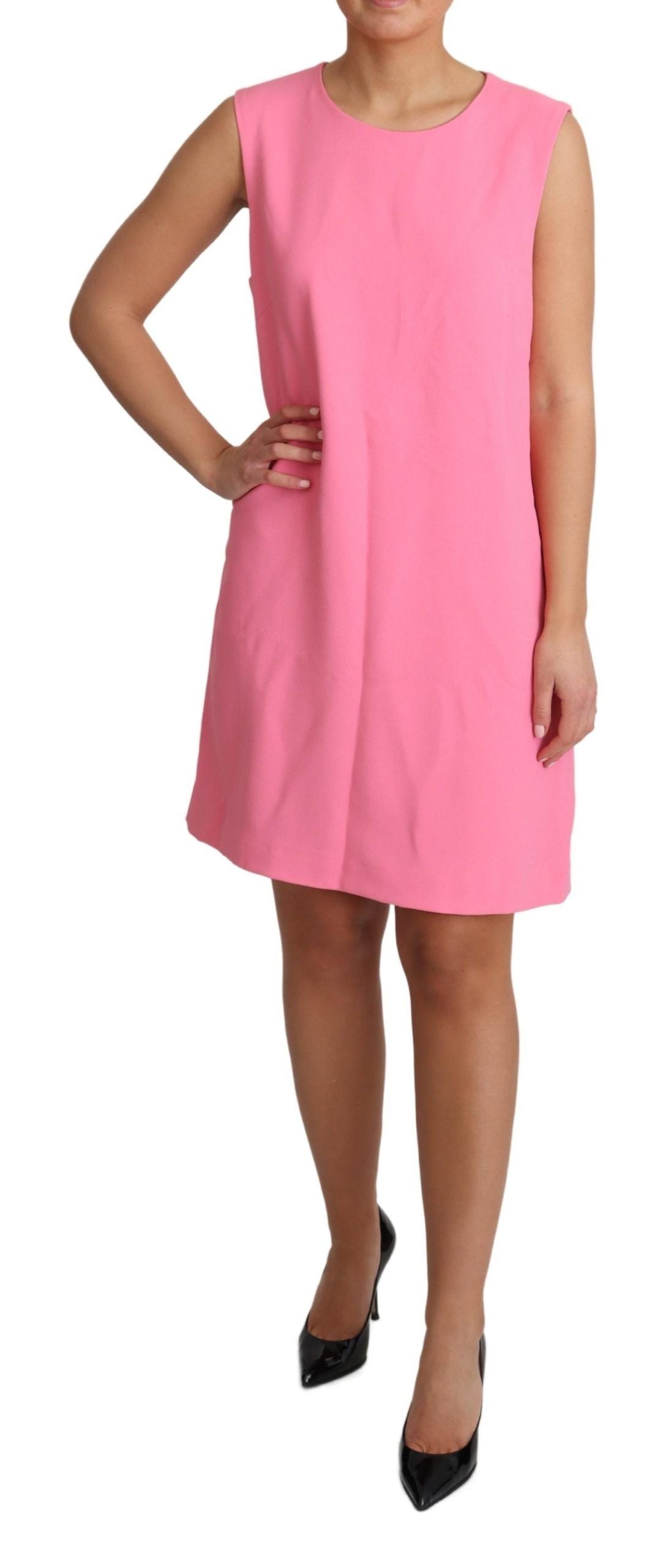 Elegante vestido rosa recto hasta la rodilla