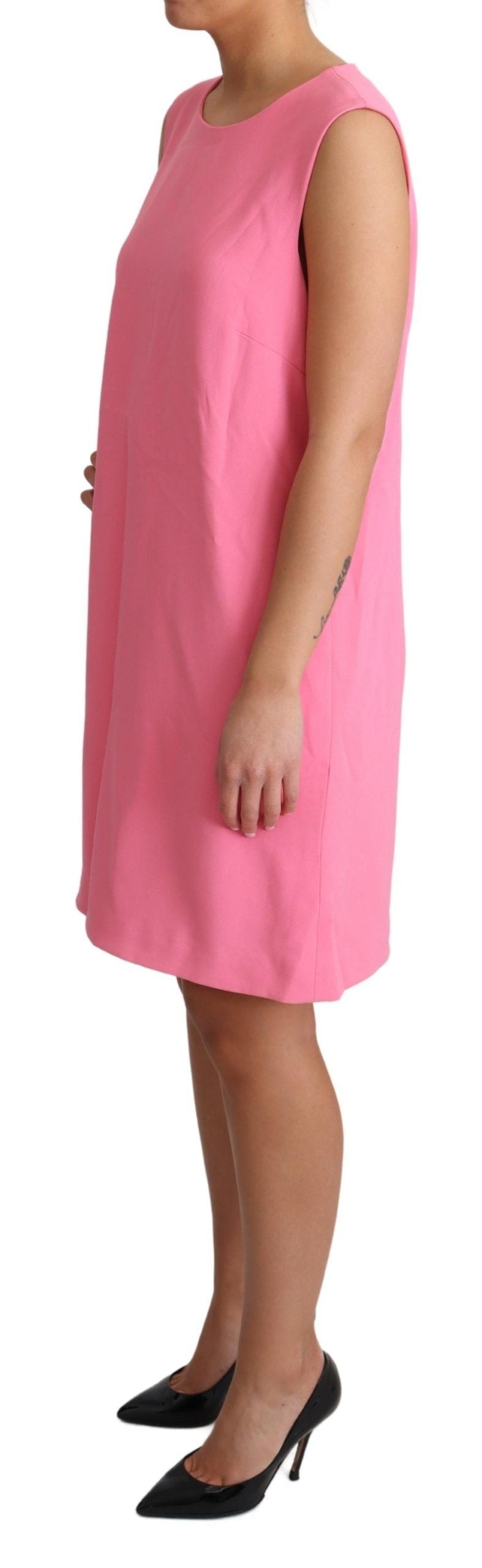 Elegante vestido rosa recto hasta la rodilla