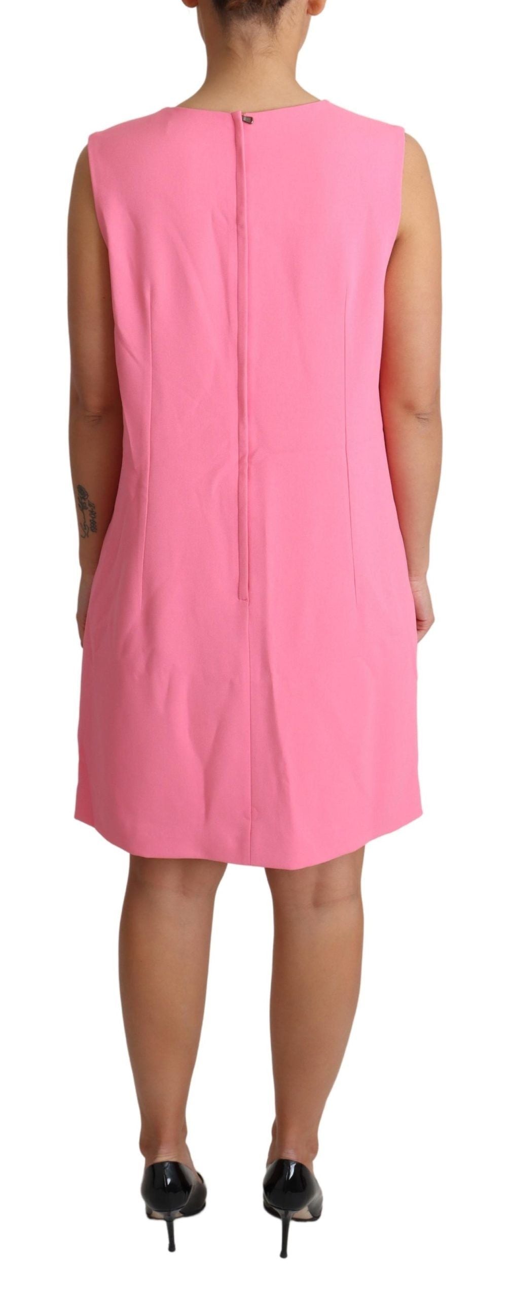 Elegante vestido rosa recto hasta la rodilla
