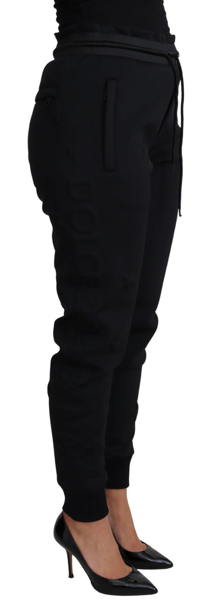 Elegante pantalón jogger negro con logotipo icónico