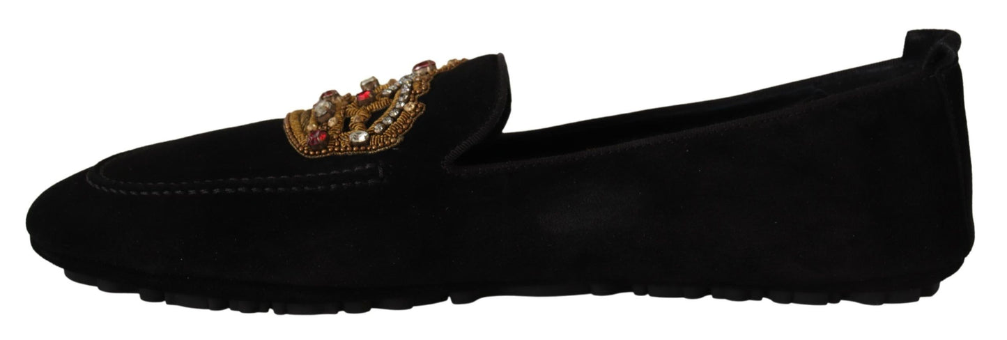 Elegantes mocasines de piel negra con bordado dorado