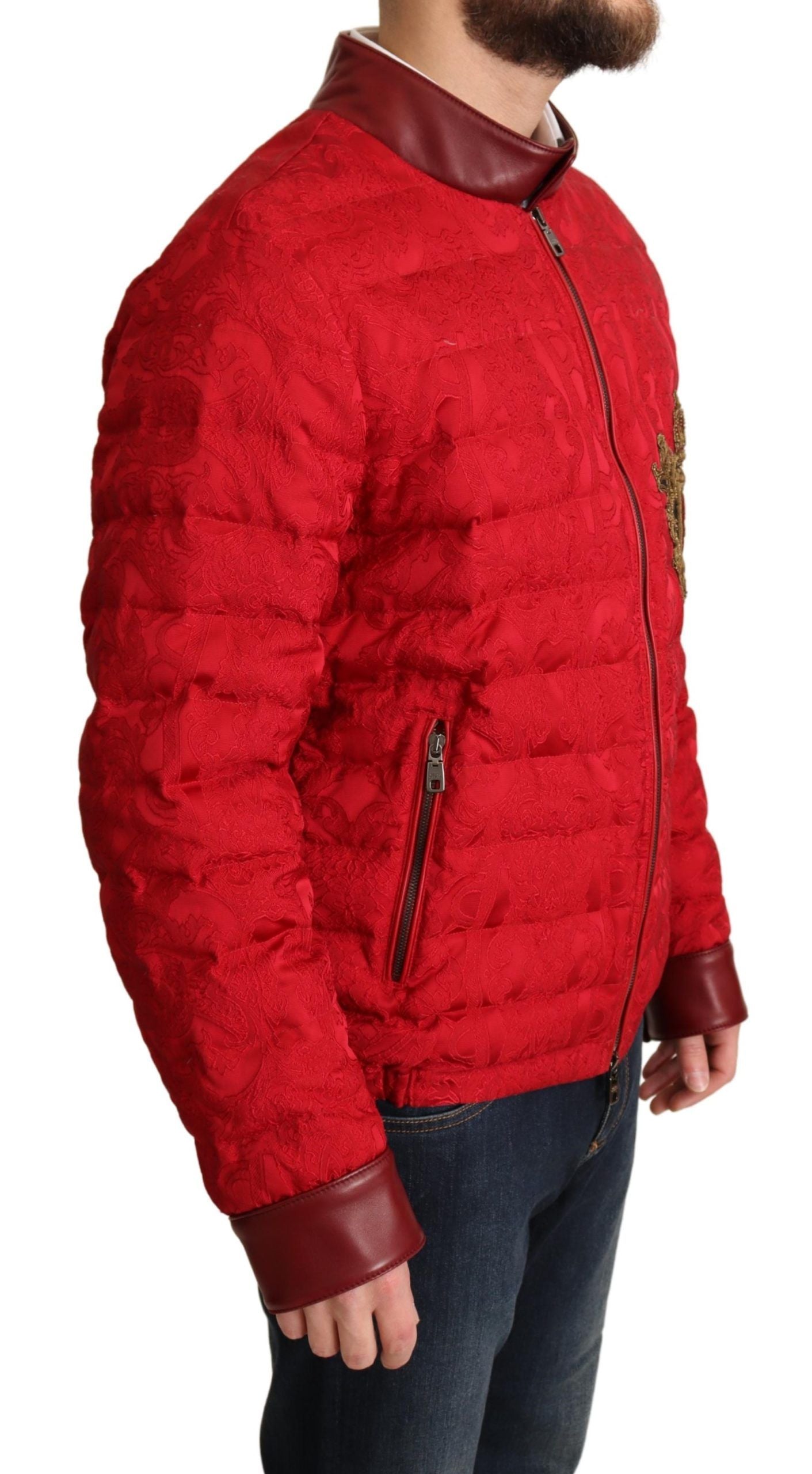 Chaqueta bomber de diseño roja y dorada