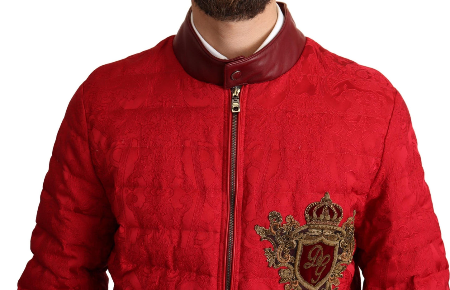 Chaqueta bomber de diseño roja y dorada