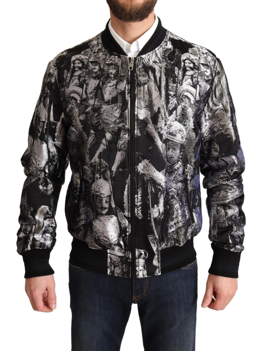 Elegante chaqueta bomber negra con detalles plateados