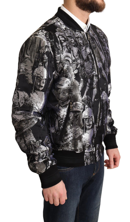 Elegante chaqueta bomber negra con detalles plateados
