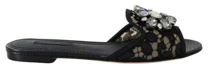 Elegantes mules de encaje negro con detalle de flor joya