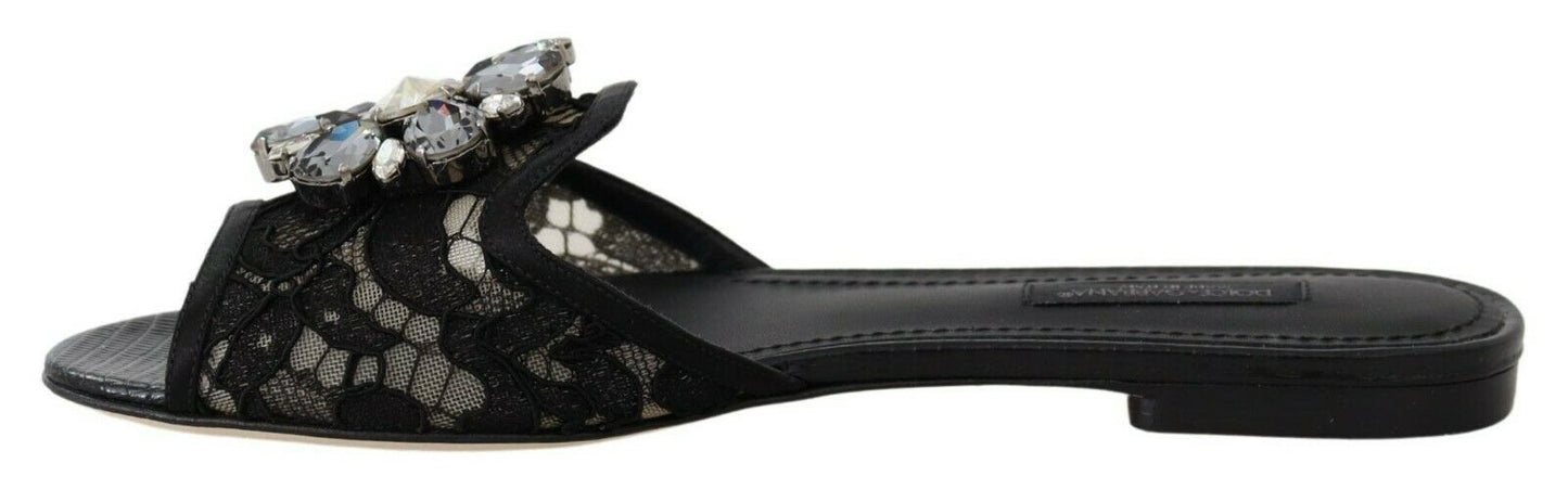 Elegantes mules de encaje negro con detalle de flor joya