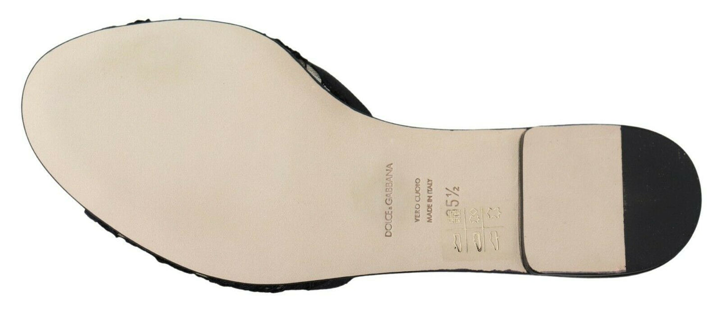 Elegantes mules de encaje negro con detalle de flor joya