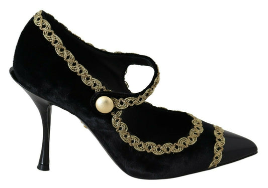 Elegantes zapatos de tacón de terciopelo negro con bordado dorado