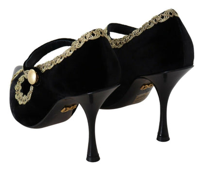 Elegantes zapatos de tacón de terciopelo negro con bordado dorado