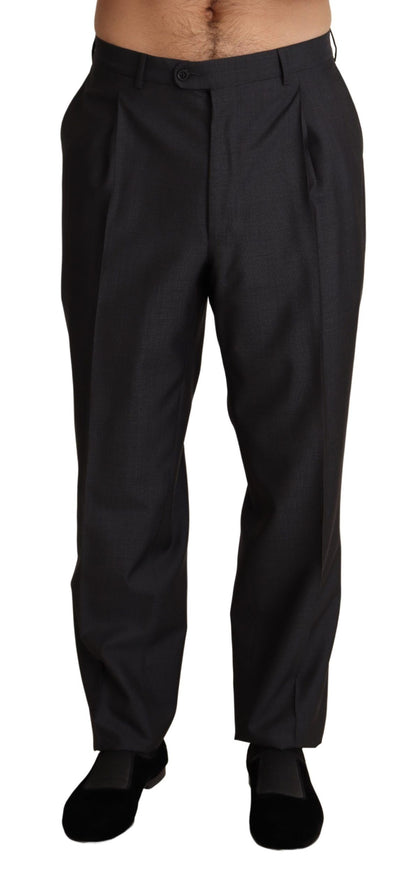 Elegante pantalón de vestir ajustado gris