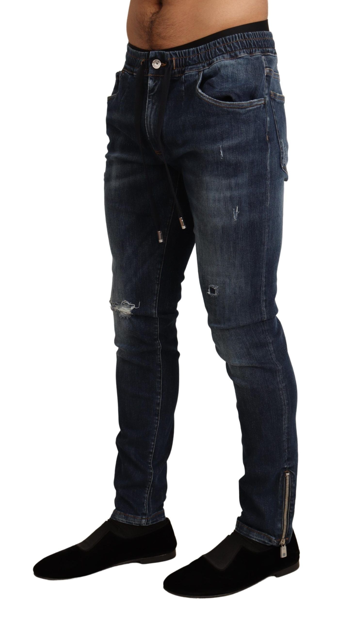 Elegantes jeans ajustados de color azul oscuro