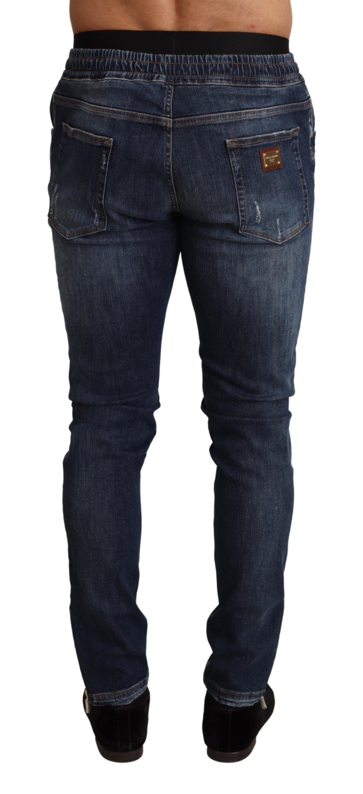 Elegantes jeans ajustados de color azul oscuro