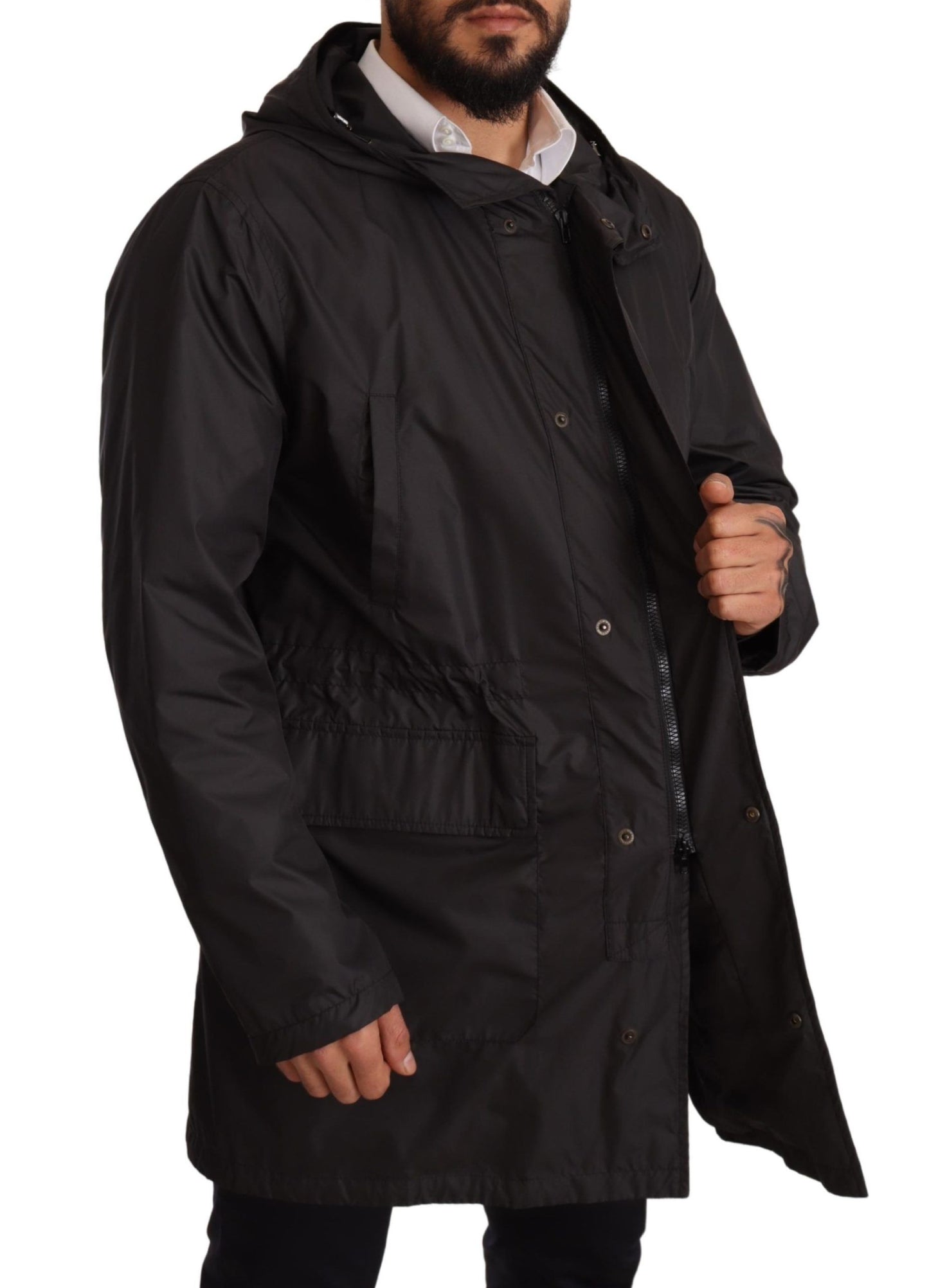 Chaqueta elegante tipo blusón negra con capucha