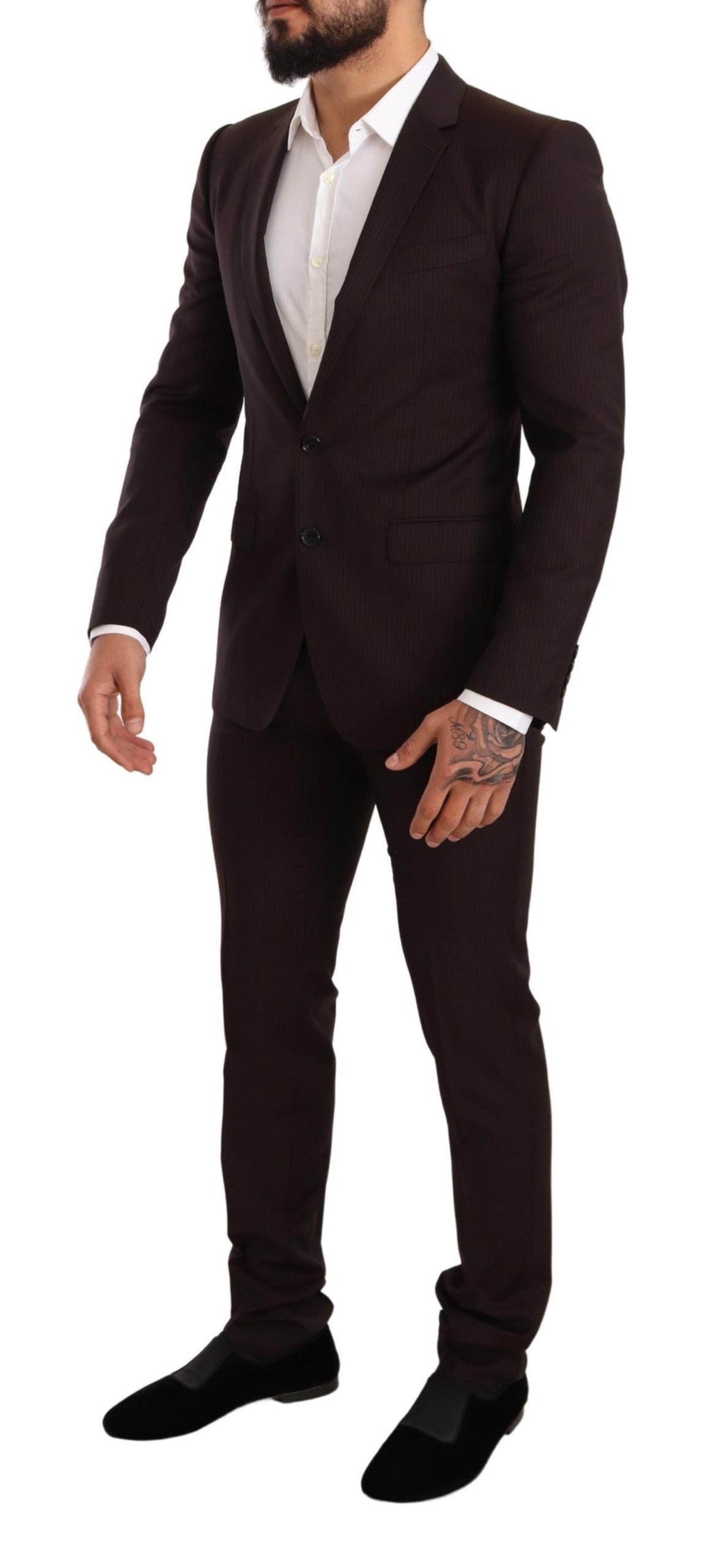 Elegante traje Martini a rayas burdeos