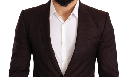 Elegante traje Martini a rayas burdeos