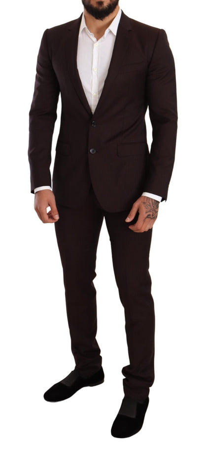 Elegante traje Martini a rayas burdeos