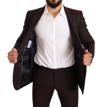 Elegante traje Martini a rayas burdeos