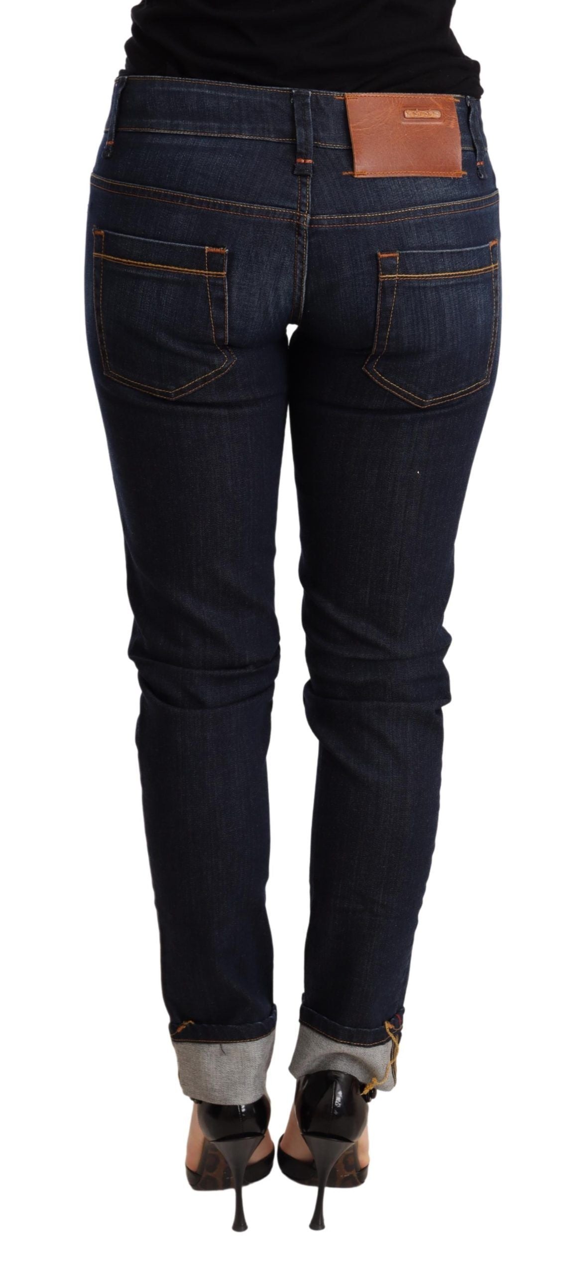 Vaqueros ajustados azul oscuro elegantes
