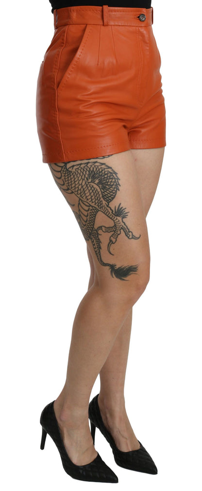 Pantalones cortos elegantes de cuero naranja con cintura alta