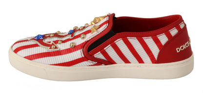 Mocasines con tachuelas y estampado de rayas