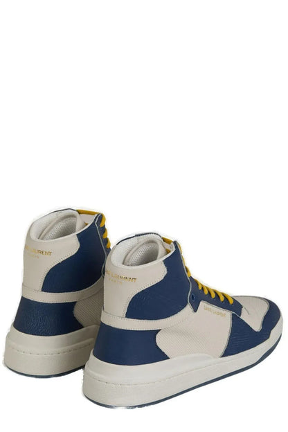 Mejora tu estilo con estas lujosas zapatillas azules de caña media