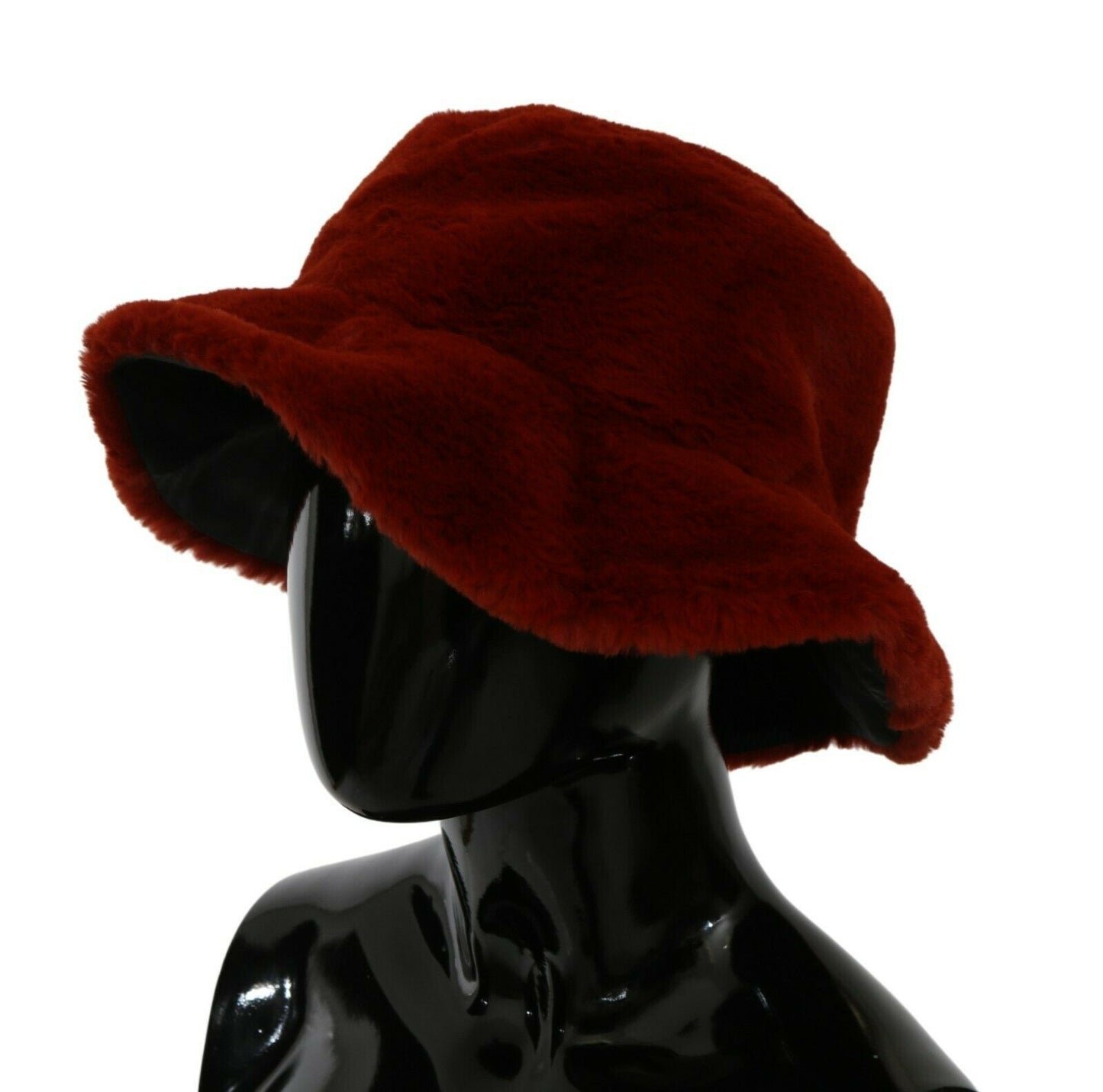 Elegante gorra roja con detalle de logotipo