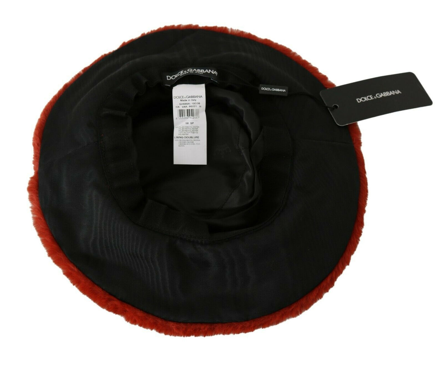 Elegante gorra roja con detalle de logotipo