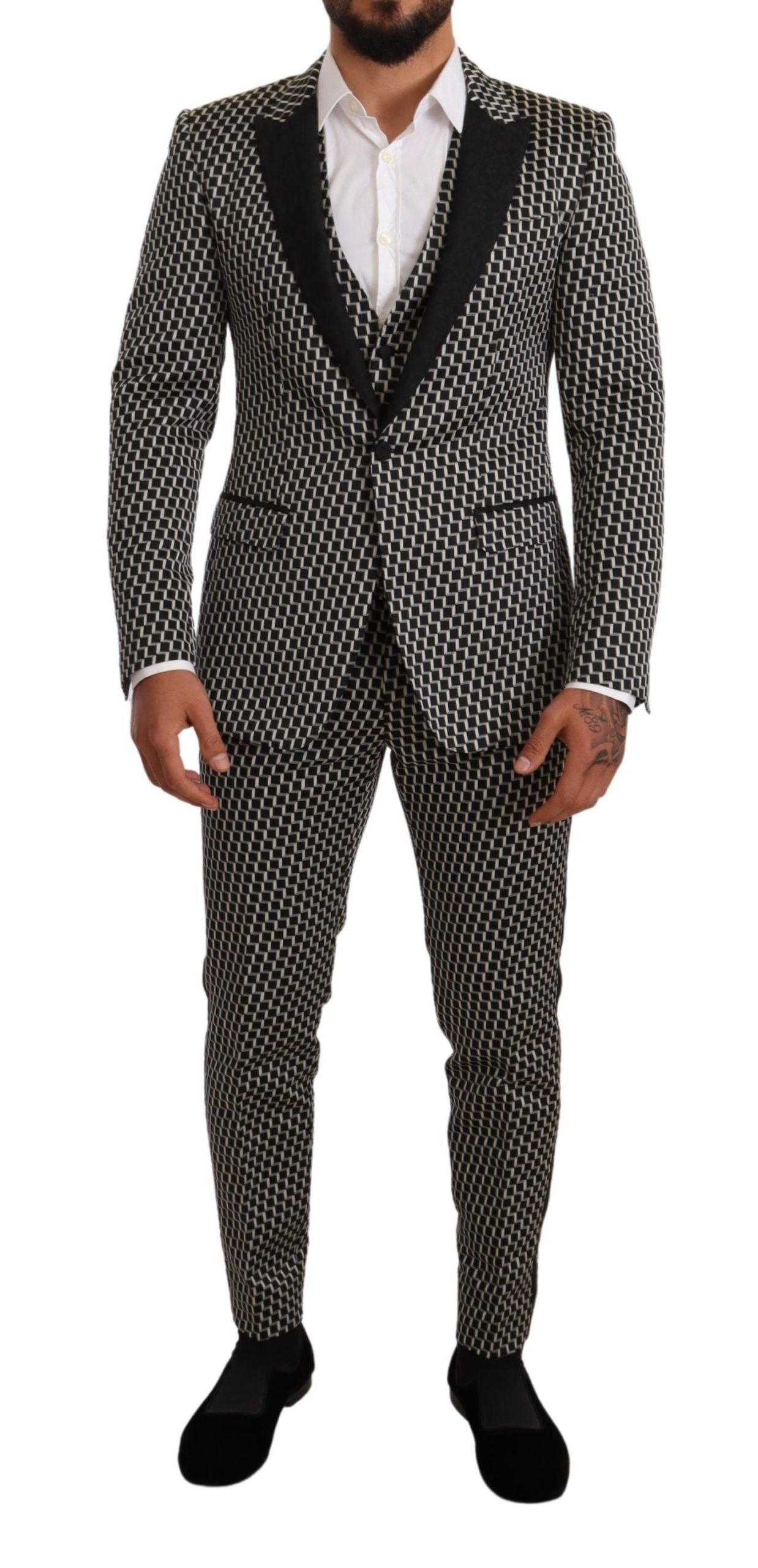 Elegante traje de tres piezas a cuadros negros de Martini