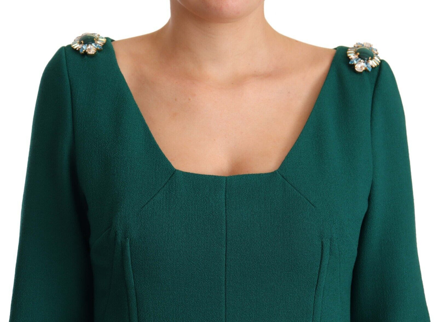 Vestido midi verde esmeralda con broche de cristal