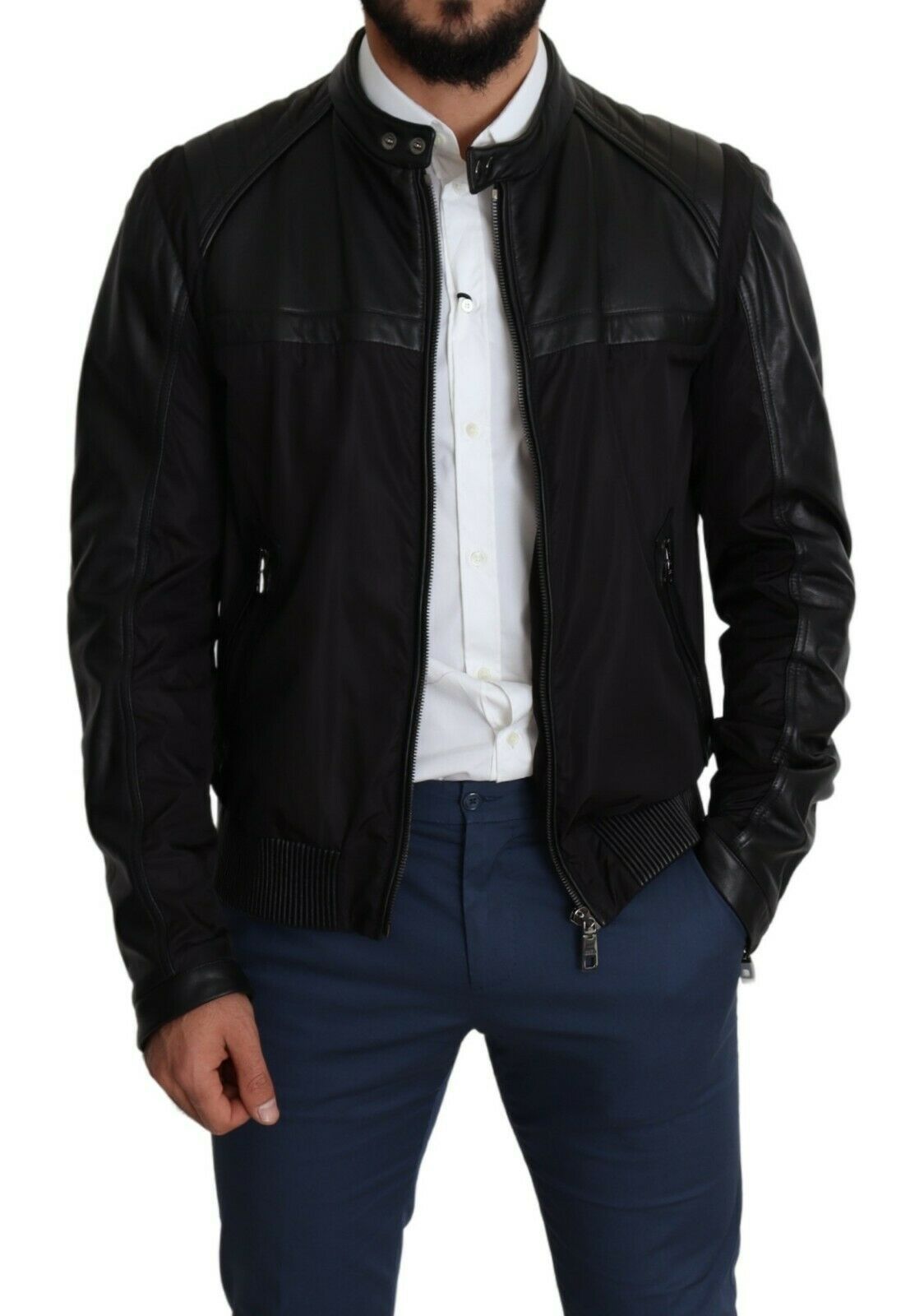 Elegante bomber negro con detalles de cuero