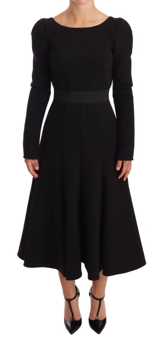 Elegante vestido negro elástico hasta media pantorrilla