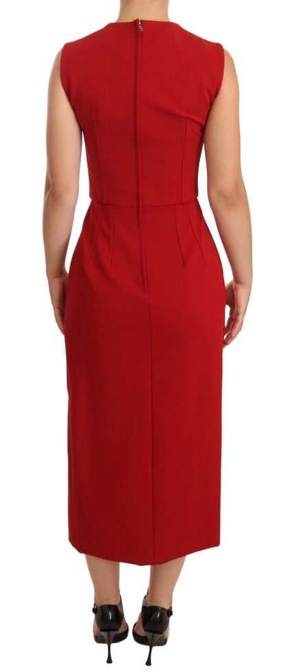 Elegante vestido midi de escote corazón en rojo