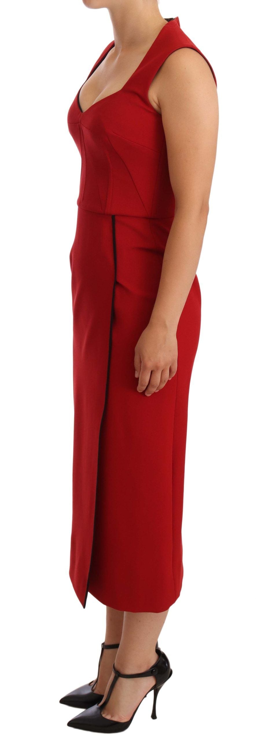 Elegante vestido midi de escote corazón en rojo