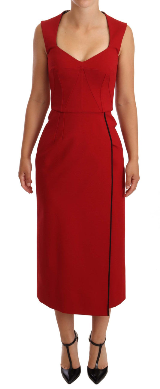 Elegante vestido midi de escote corazón en rojo