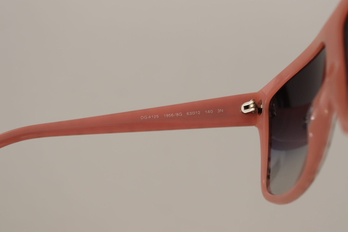 Elegantes gafas de sol estilo vintage con estrellas