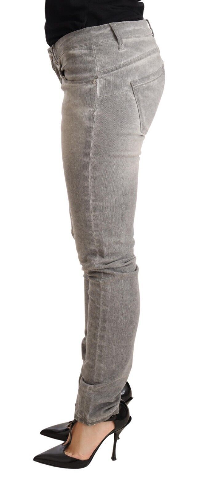 Vaqueros de algodón ajustados y lavados en gris chic
