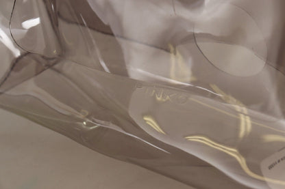 Clutch transparente chic para una noche elegante