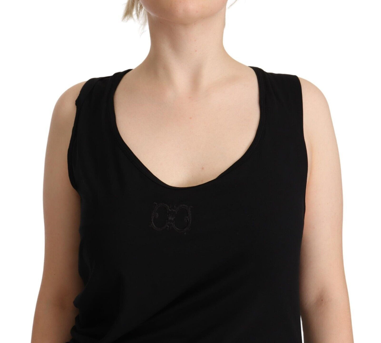 Elegante vestido negro ajustado y elástico