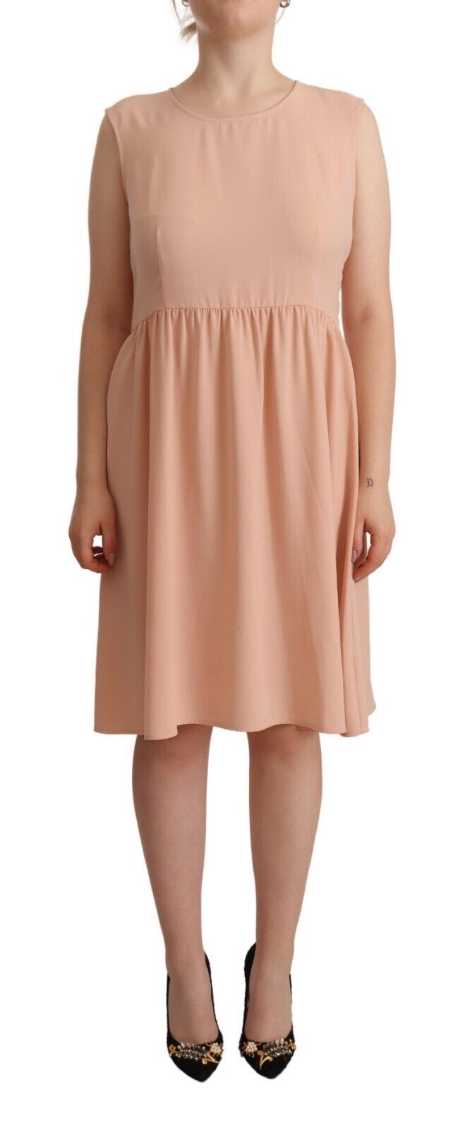 Elegante vestido recto sin mangas en color beige