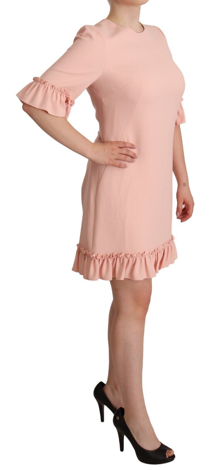 Vestido tubo con mangas con volantes en rosa