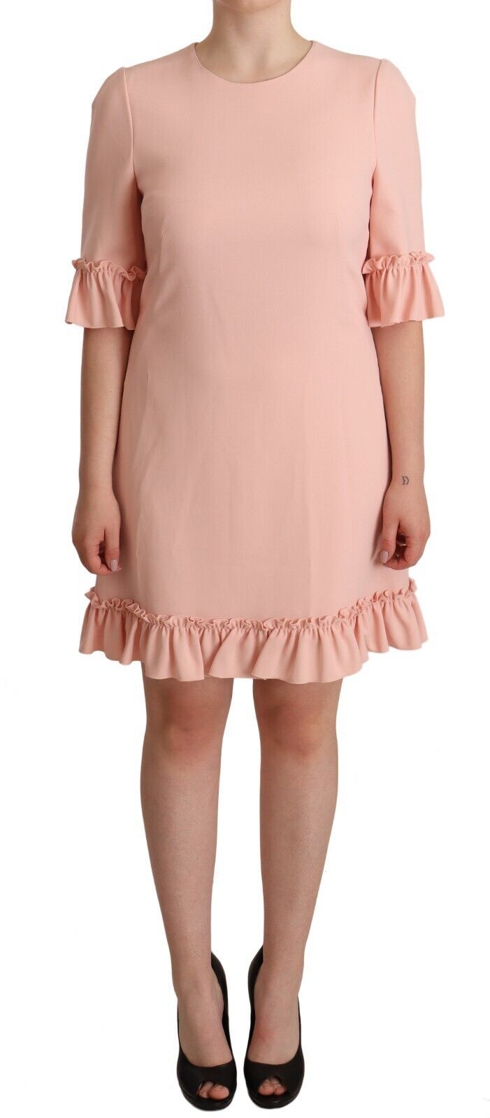 Vestido tubo con mangas con volantes en rosa
