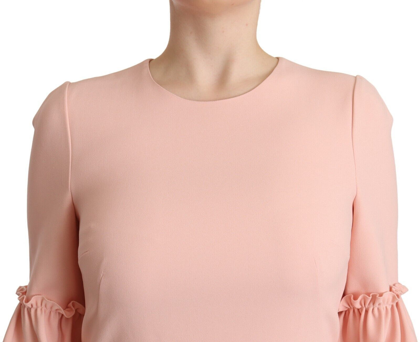 Vestido tubo con mangas con volantes en rosa