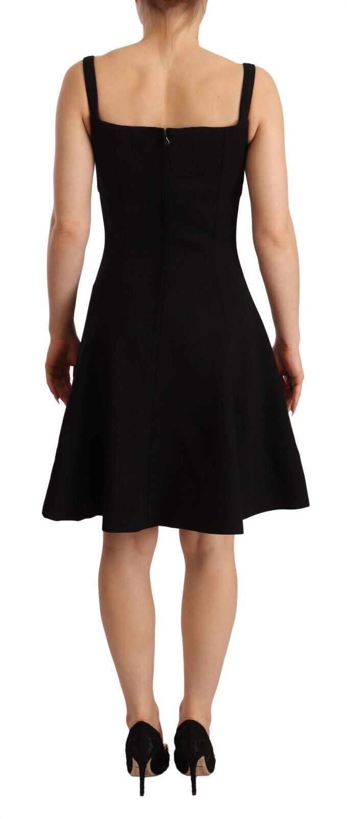 Elegante vestido tubo de corte A en color negro