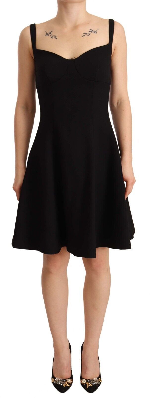 Elegante vestido tubo de corte A en color negro