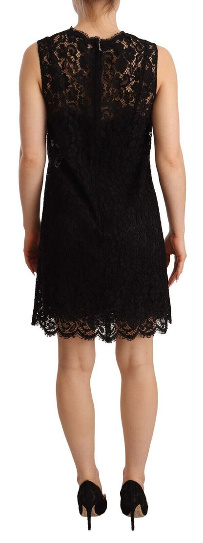 Elegante vestido negro de encaje floral
