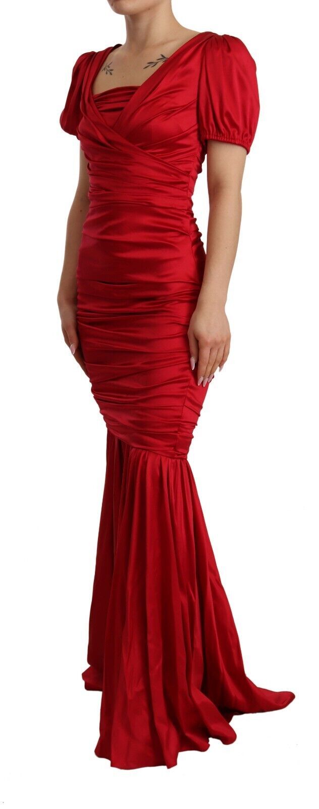 Elegante vestido de sirena de seda roja elástica